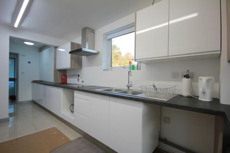 1 bedroom in a house share to rent - Photo 4