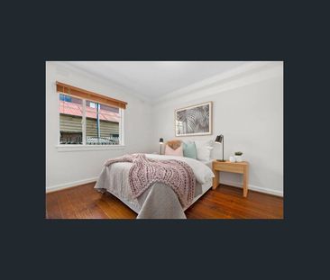 Light filled ground floor apartment with courtyard! - Photo 4