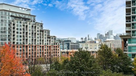 Vibe at Liberty Village Lofts - Photo 2