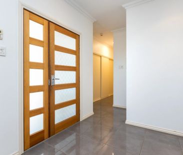 Catch the sea breeze - Upstairs Apartment - Photo 3