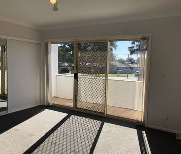 Spacious townhouse within 200m to waterfront and local shops! - Photo 4