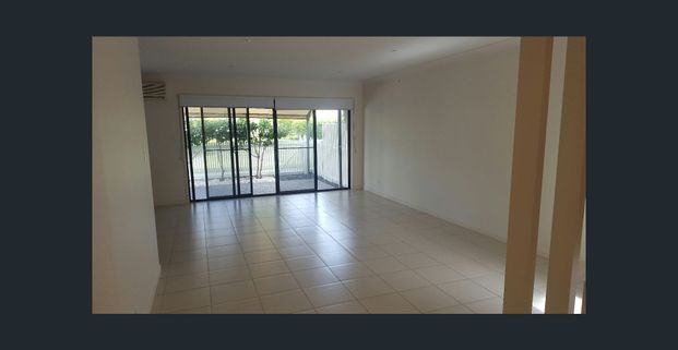 Three Bedroom Secure Townhouse - Photo 1