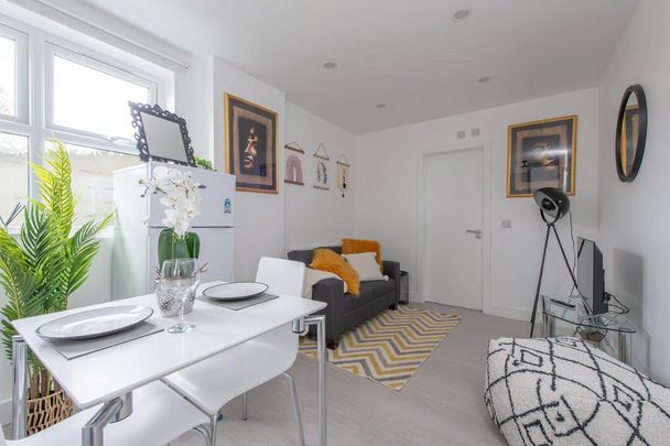 1 bedroom serviced apartment to rent - Photo 1