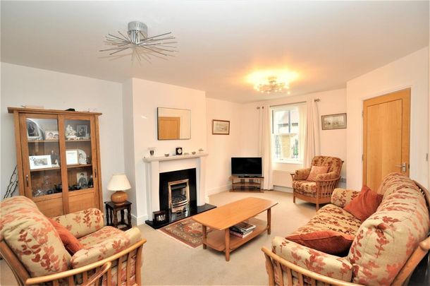 3 bedroom semi-detached house to rent - Photo 1