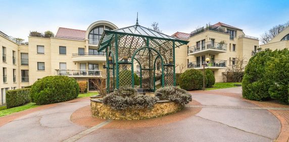 location Appartement T5 DE 111.73m² À SCEAUX - Photo 2