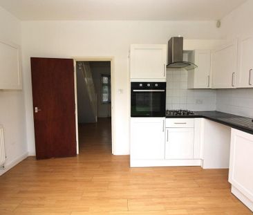 2 bedroom end of terrace house to rent - Photo 6