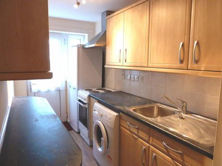 Delaporte Close, Epsom, Surrey, KT17 4AF - Photo 3