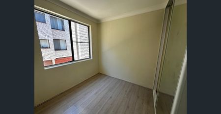 Immaculate first floor apartment - Photo 4