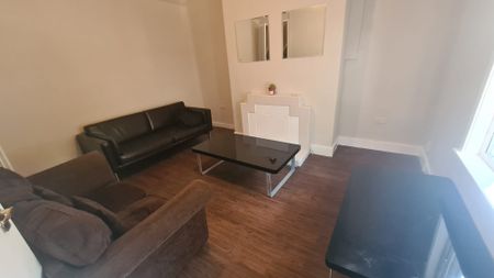 3 Bed - 5 Quarry Mount Place, Woodhouse, Leeds - LS6 2JE - Student - Photo 4