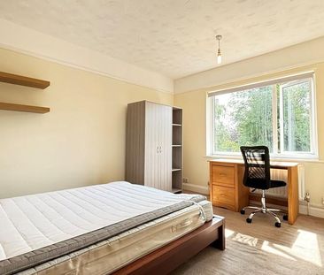 4 bedroom semi-detached house to rent - Photo 3