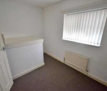 3 bedroom end of terrace house to rent - Photo 1