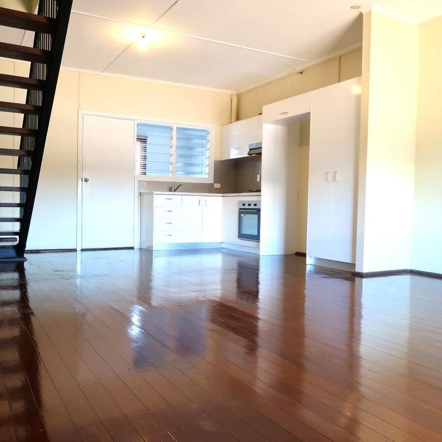 Your Coastal Escape – Modern Townhouse Near the Beach - Photo 1