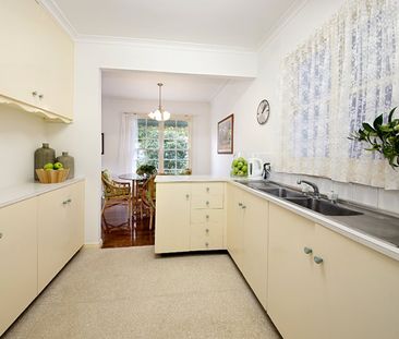 Middle Brighton Position and Style! - Photo 2