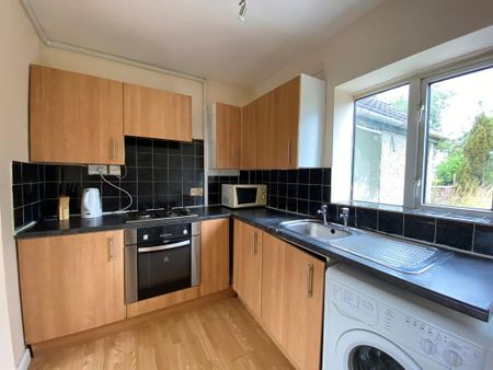 4 bedroom semi-detached house to rent - Photo 5