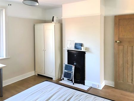 Harvest Road, Englefield Green, Egham, Surrey, TW20 0QR - Photo 3