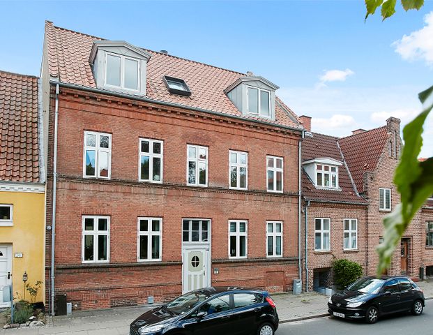 2 værelses lejlighed på 49m2 med altan - Photo 1