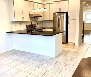 For Lease - 9 Grinnel Road, East Gwillimbury, Ontario - Photo 4