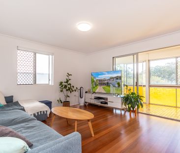 8 View Street, Woody Point QLD 4019 - House For Rent | Domain - Photo 1