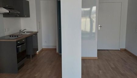 Appartement 1 pièces 41m2 REIMS 620 euros - Photo 2