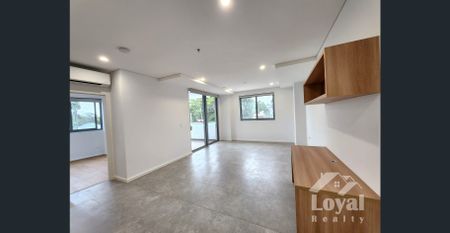 Modern Two Bedroom Apartment in Prime Location - Photo 2