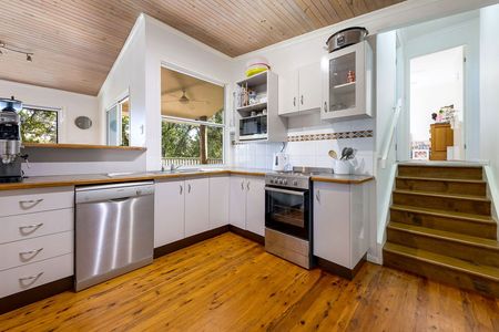 Charming Leafy Retreat - Character Home with Deck, Privacy & Style - Photo 4