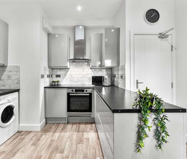 Fit For A King Room 6 - Photo 2