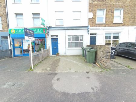 1 Bed Flat, Catford Hill, SE6 - Photo 3