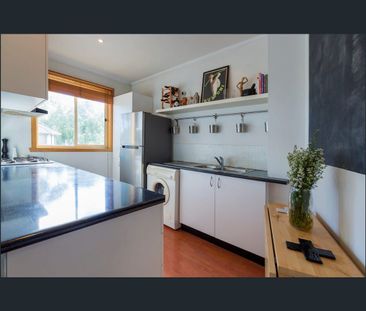 8/1 Yorston Court, Elsternwick, Vic 3185 - Photo 2