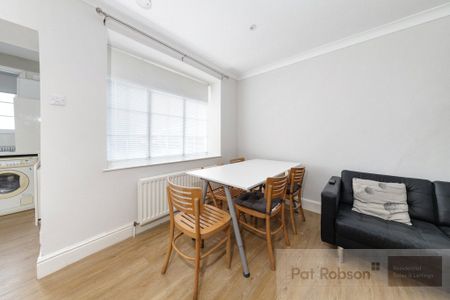 North Terrace, Newcastle Upon Tyne - Photo 3