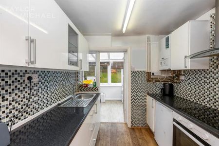 4 bedroom semi-detached house to rent - Photo 2