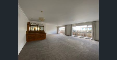 Stylish Family Home in a Prime Caulfield South Location | FLARE REAL ESTATE - Photo 4