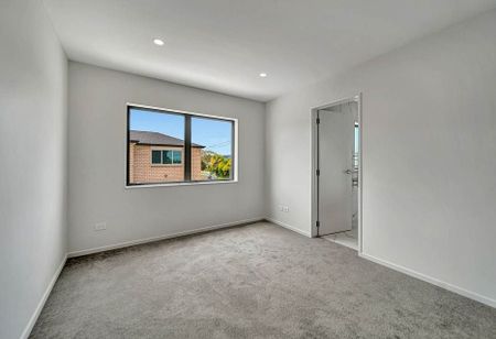 Beautiful 3 Bedroom Townhouse in Papakura - Photo 4