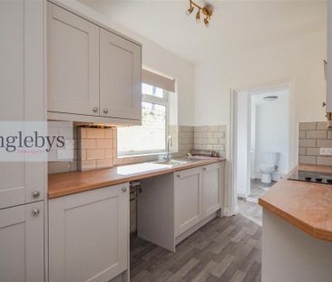 3 bedroom end of terrace house to rent - Photo 1