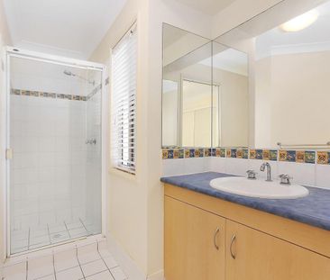 Perfectly located, peaceful townhouse - Photo 6