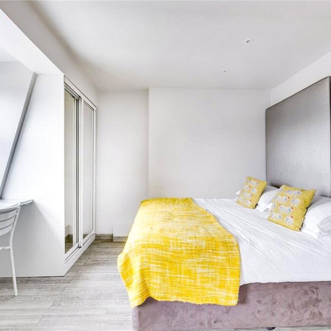 Warwick Road, SW5, London - Photo 1