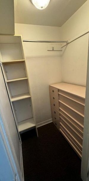 GHETTO MCGILL- 3 ½ RÉNOVÉ & MEUBLÉ – 1 CHAMBRE FERMÉE - Photo 1