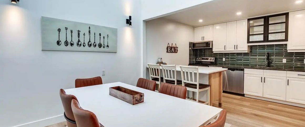 FURNISHED | NEWLY RENO'D | 3 BEDS w/ ENSUITES | KENSINGTON | MOVIE ROOM — 3 Bedrooms Townhouse - Photo 1