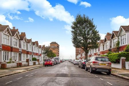 3 bedroom flat to rent - Photo 2