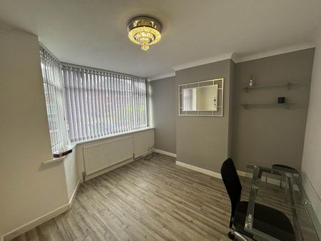 3 bedroom semi-detached house to rent - Photo 4