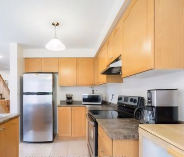 For Lease - 439 Aspendale Crescent, Mississauga, Ontario - Photo 2