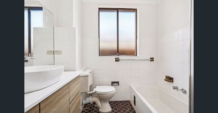 Five Bedroom Family Home in a Prime Location - Photo 5