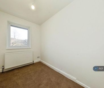 5 bedroom semi-detached house to rent - Photo 5