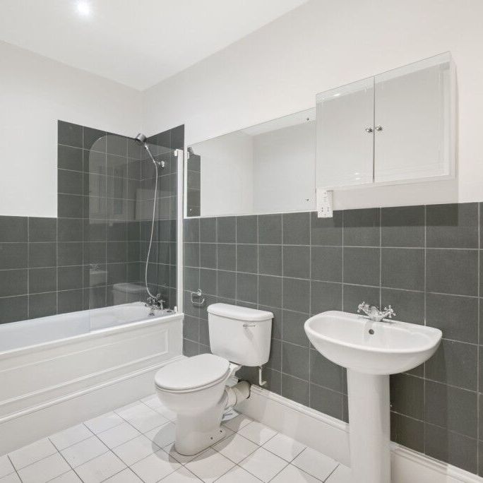 3 Bedroom Flat To Let - Photo 1