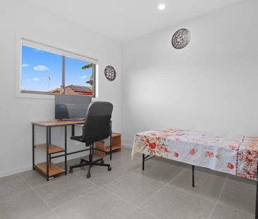 Like Brand New - Convenient location - Photo 2