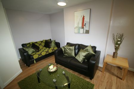 Flat 1, 15 HYDE PARK TERRACE Leeds - LS6 1BJ - Photo 5