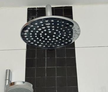 Altbaucharme: Geräumige, möblierte 2 Zimmer-Wohnung mit Küche - Photo 4