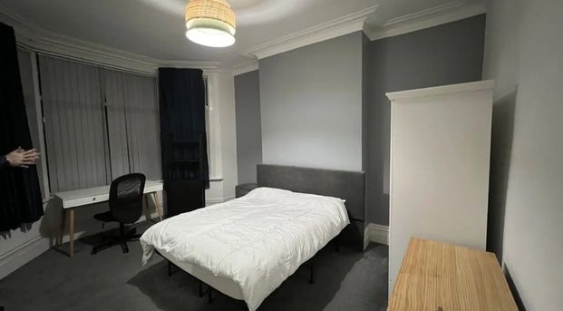 3 Bed Flat, Rathnew Court, E2 - Photo 1