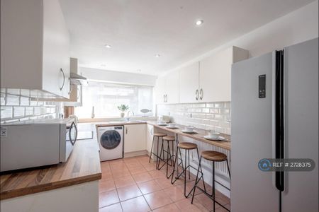 1 bedroom in a house share to rent - Photo 5