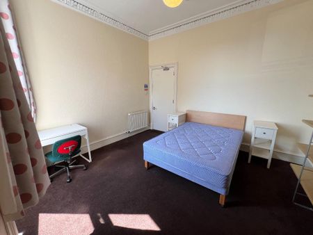 3 bedroom flat to rent - Photo 3