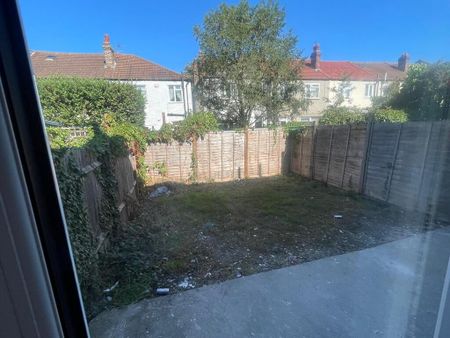 3 bedroom terraced house to rent - Photo 4